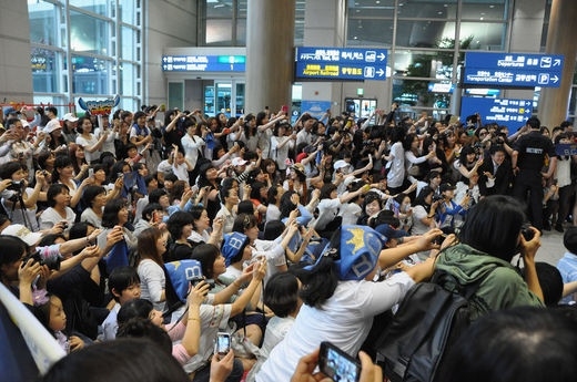 백청강 입국 현장 ⓒ사진=원석 백청강 팬카페 제공