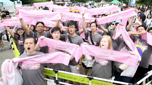 공연을 관람하러 온 미국팬들. 사진제공=SM엔터테인먼트