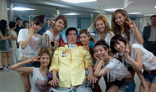 박승일 전 코치와 소녀시대 멤버들 <사진=박승일과 함께 하는 ALS 카페>
