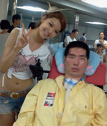 박승일 전 코치와 소녀시대 수영 <사진=박승일과 함께 하는 ALS 카페>