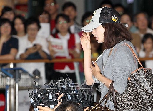 인천국제공항 한예슬 귀국현장에 몰린 취재진 및 시민들 ⓒ사진=홍봉진 기자 