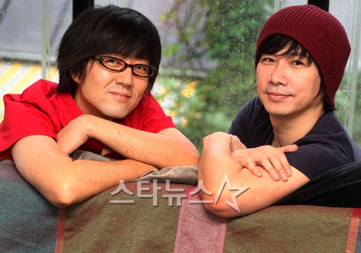 공일오비의 조성민(왼쪽)과 장호일 ⓒ사진=홍봉진 기자<br /><br />
