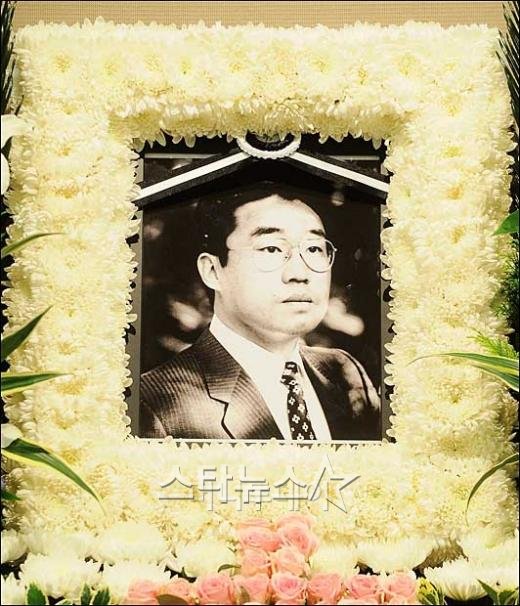↑'불세출 투수' 최동원 전 한화 이글스 2군 감독이 지병으로 향년 53세로 별세한 가운데, 14일 오후 서울 신촌동 연세대학교 의과대학 세브란스병원 장례식장에 고인의 빈소가 마련돼 있다. ⓒ 이동훈 기자