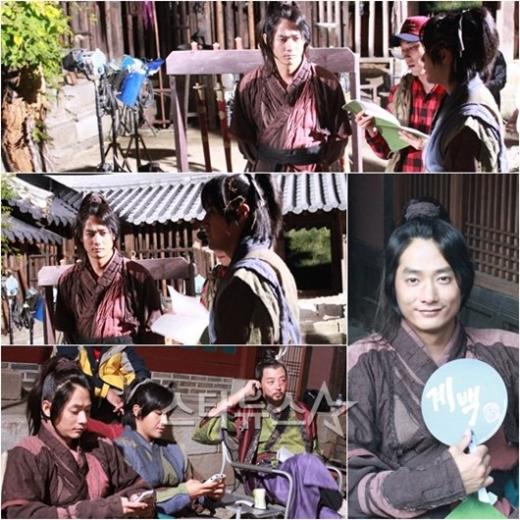 배우 고윤후가 MBC 월화드라마 '계백' 촬영하고 있는 모습과 쉬는 시간에 휴식을 취하고 있는 사진. ⓒ사진=위드인엔터테인먼트 제공  