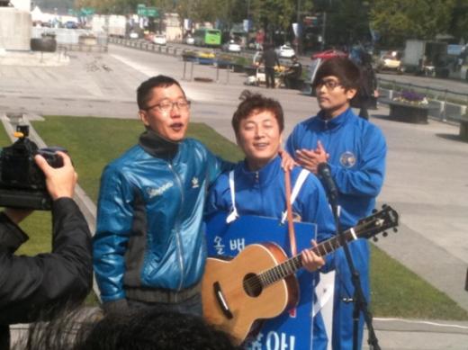 김제동, 올라이즈 밴드ⓒ사진=온라인 커뮤니티