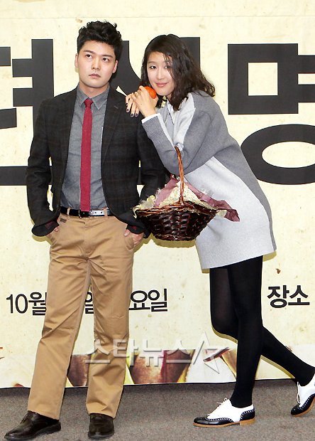 2011 KBS 라디오 가을 개편을 맞아 쿨FM '가요광장'을 진행하게 된 전현무(왼쪽)와 '홍진경의 두시' 진행자 방송인 홍진경 ⓒ홍봉진 기자 honggga@ 