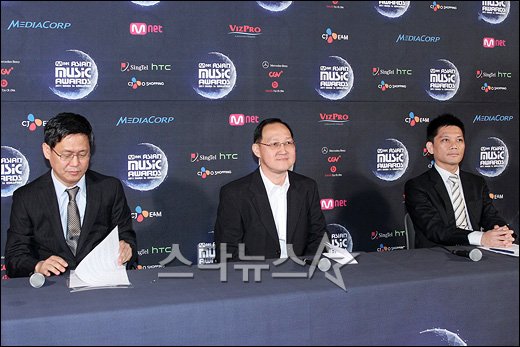 CJ E&M 김성수 대표(왼쪽부터) 싱가포르 공영방송 미디어콥 수석 부사장 Mr. Wee, Way Kiat(위 웨이키앗), 싱가포르 관광청 이사 Mr. Soo, Siew Keong(쑤 씨우컹) ⓒ사진=박용훈 인턴기자 