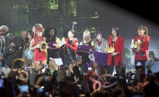 2NE1