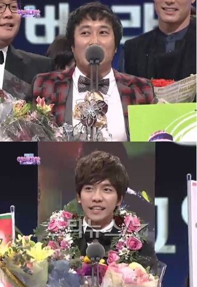 2011 SBS 연예대상시상식에서 최우수상을 수상한 김병만(위)과 이승기