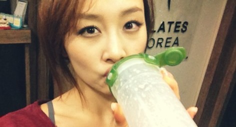 KARA’s Nicole shows off her slim chin line