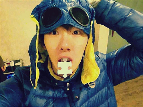 Jo Kwon of 2AM holding a piece of puzzle in his mouth