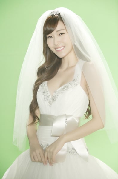 SNSD’s Jessica transforms into a beautiful bride