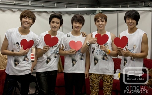 FT Island impresses over 8,000 Taiwanese fans