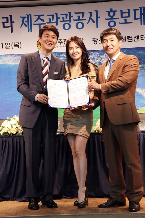 김태욱 채시라 양영근 제주관광공사 사장 (왼쪽부터) 사진제공=아이웨딩네트웍스)