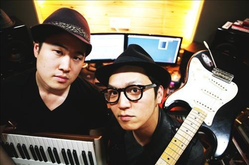 이단옆차기의 찬스(왼쪽)와 박장근 
