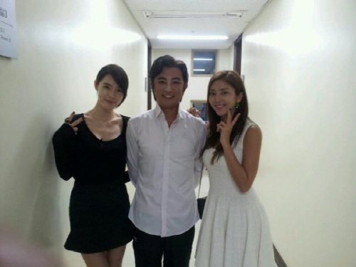 Son Dam Bi and After School’s Kahi captured with actor Ahn Jae Wook