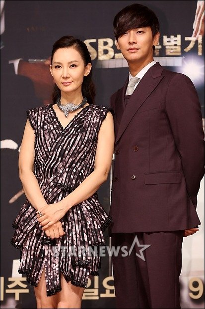 배우 채시라(왼쪽)와 주지훈 ⓒ사진=임성균 기자 