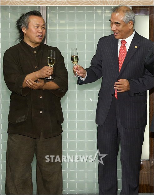 (왼쪽부터) 김기덕 감독, 최광식 문화체육관광부 장관 ⓒ사진=이동훈 기자