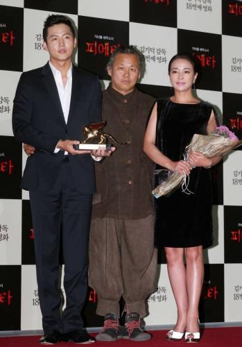 배우 이정진, 김기덕 감독, 배우 조민수(왼쪽부터) ⓒ이동훈 기자