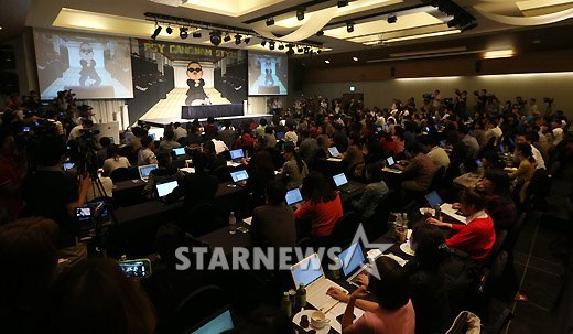 싸이 기자회견장에 모인 수많은 취재진들 ⓒ사진=홍봉진 기자