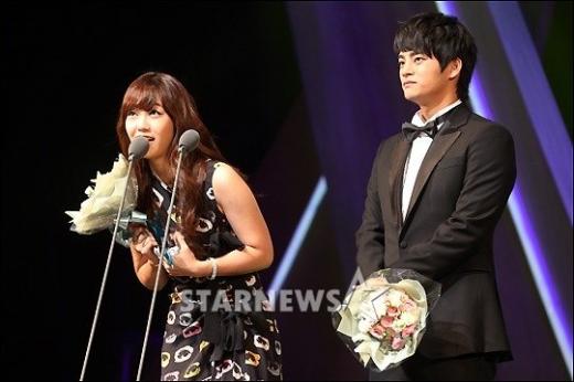2012 코리아드라마어워즈 베스트 커플상을 수상한 정은지 서인국 ⓒ진주(경남)=임성균 기자
