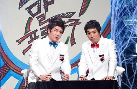 tvN '코미디빅리그' 따지남 코너속 김필수(왼쪽) 