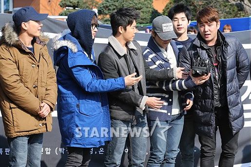 이특(왼쪽 끝)과 강인(오른쪽 끝) ⓒ사진=이동훈 기자 