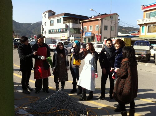 권순관(서일대학교)교수, 김영호, 배수영 작가, 이주이, 솔비, 박주용, 권지웅, 조원영 작가(왼쪽부터) <사진=씨에이치이엔티><br /><br />
