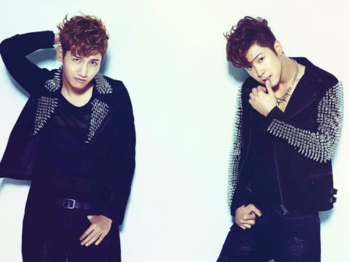 TVXQ top the Oricon Weekly Chart for the twelfth time