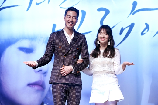 조인성(왼쪽)과 송혜교( ⓒ이기범 기자