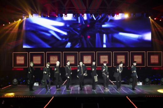월드투어 '슈퍼쇼5' 무대를 펼친 그룹 슈퍼주니어 ⓒ사진제공=SM엔터테인먼트 