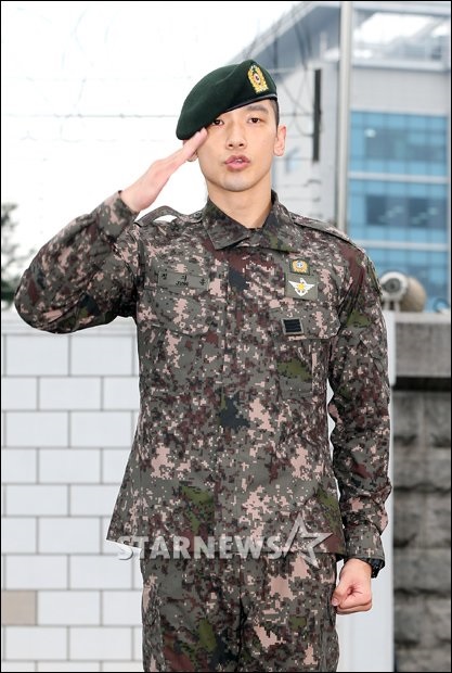 10일 만기 전역한 가수 비 /사진=최부석 기자