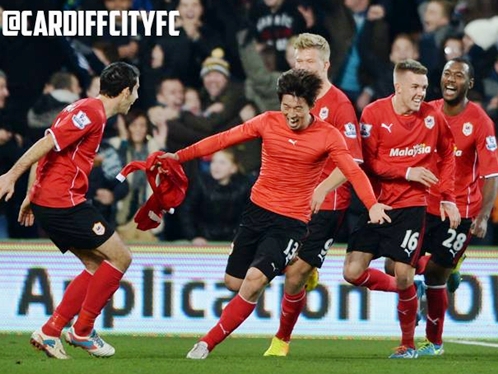 EPL 데뷔골' 김보경, 극적 동점포로 '영웅 등극!' - 스타뉴스 Epl 데뷔골' 김보경, 극적 동점포로 '영웅 등극!' - 스타뉴스
