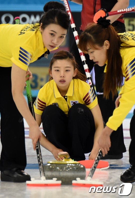 캐나다에 4-9로 패한 한국 컬링 여자 대표팀 /사진=news1 