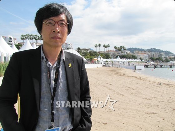 제67회 칸국제영화제 주목할만한 시선 부문에 초청된 '도희야' 제작사 나우필름 이준동 대표. 이준동 대표는 칸 레드카펫 행사에 세월호 참사를 기억하자는 노란리본을 착용하고 참석했다./사진=전형화 기자