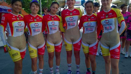 유니폼 선정성 논란에 휩싸인 콜롬비아 여자 사이클링 대표팀. /사진=트위터