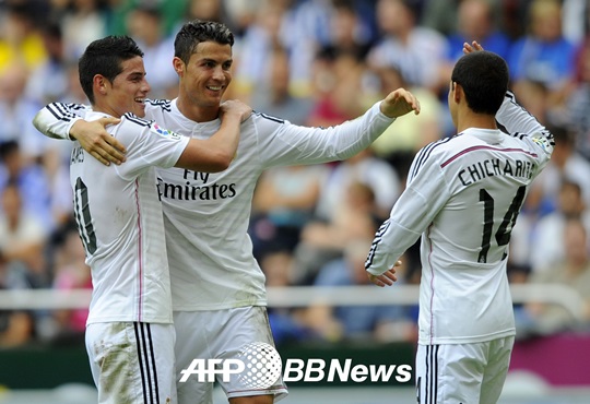 크리스티아누 호날두(가운데)와 치차리토(오른쪽)이 각각 3골, 2골을 기록하며 레알 마드리드의 8-2 대승을 이끌었다. /AFPBBNews=뉴스1