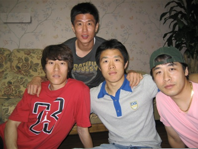 2000년대 중반 이마발 멤버들의 모습. /사진=전 대전 축구선수 배성재 미니홈피 캡처<br /><br />
<br /><br />

