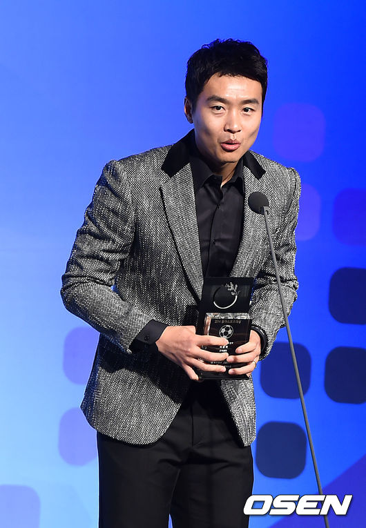 2014 동아스포츠대상 프로축구 올해의 선수로 선정된 이동국. /사진=OSEN<br /><br />
<br /><br />
