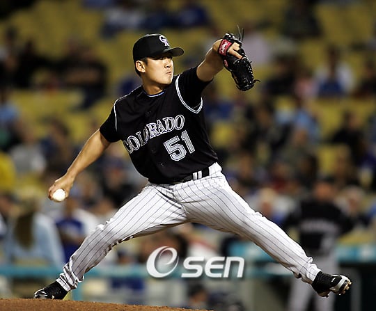 2006년 콜로라도 시절의 김선우가 다저스타디움에서 열린 경기에서 다저스를 상대로 역투하고 있다. /사진=OSEN<br /><br />
<br /><br />
