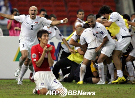 지난 2007 아시안컵 4강전에서 이라크에 패한 한국(붉은색). /AFPBBNews=뉴스1
