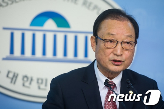 부적절한 발언으로 논란을 빚은 송영근 의원이 특위위원을 사임했다. /사진=뉴스1