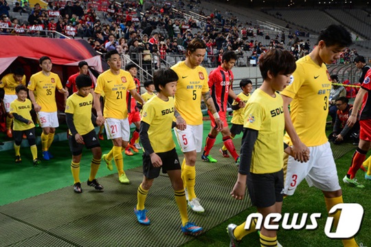 FC서울(붉은색)과 광저우(노란색). /사진=뉴스1