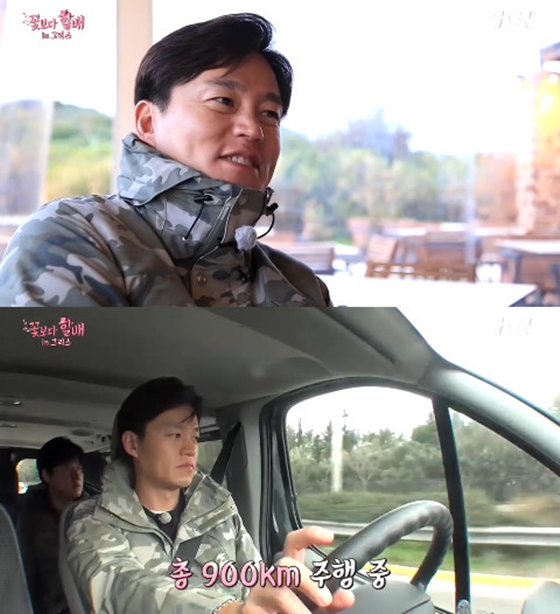 tvN '꽃보다 할배 in 그리스' 짐꾼 이서진/사진제공=tvN