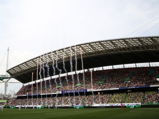 올 시즌 흥행 대박을 이어가고 있는 전북현대의 홈구장. /사진=한국프로축구연맹 제공