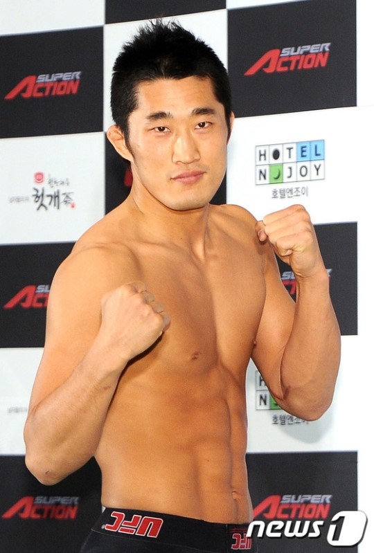 UFC 187에서 조쉬 버크만을 상대로 승리를 따낸 김동현. /사진=뉴스1