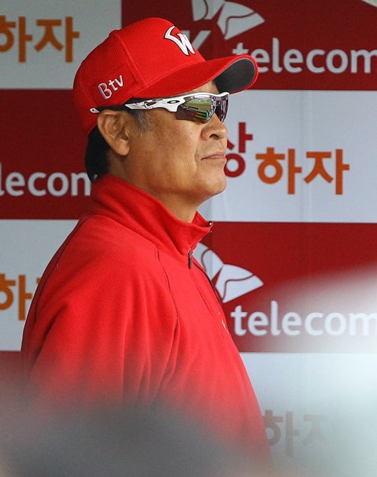 SK 김용희 감독. /사진=SK 와이번스 제공<br /><br />
<br /><br />
