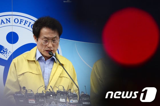 조희연 서울시교육감이 강남교육지원청 산하 유치원과 초등학교 전체에 대해 휴업을 지시했다. /사진=뉴스1<br /><br />
<br /><br />
