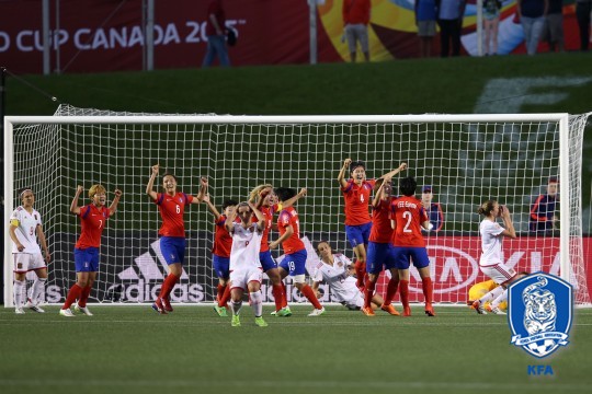 스페인을 제압하고 16강에 진출한 한국 여자 축구 대표팀. /사진=대한축구협회 제공