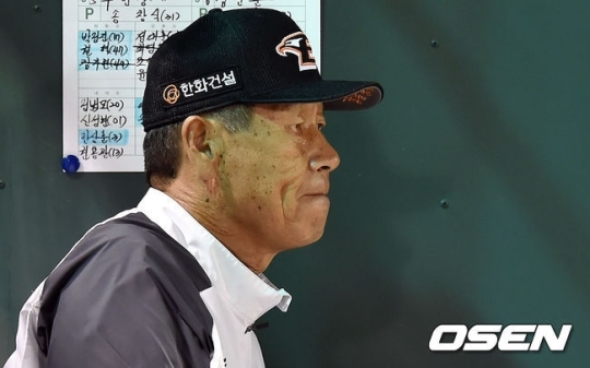 한화 김성근 감독. /사진=OSEN<br /><br />
<br /><br />
